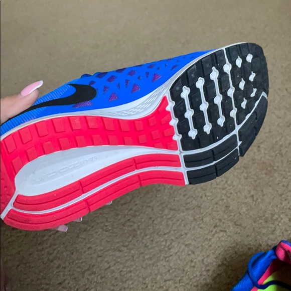 Nike Runner Shoes. Barley Worn! - Picture 3 of 3